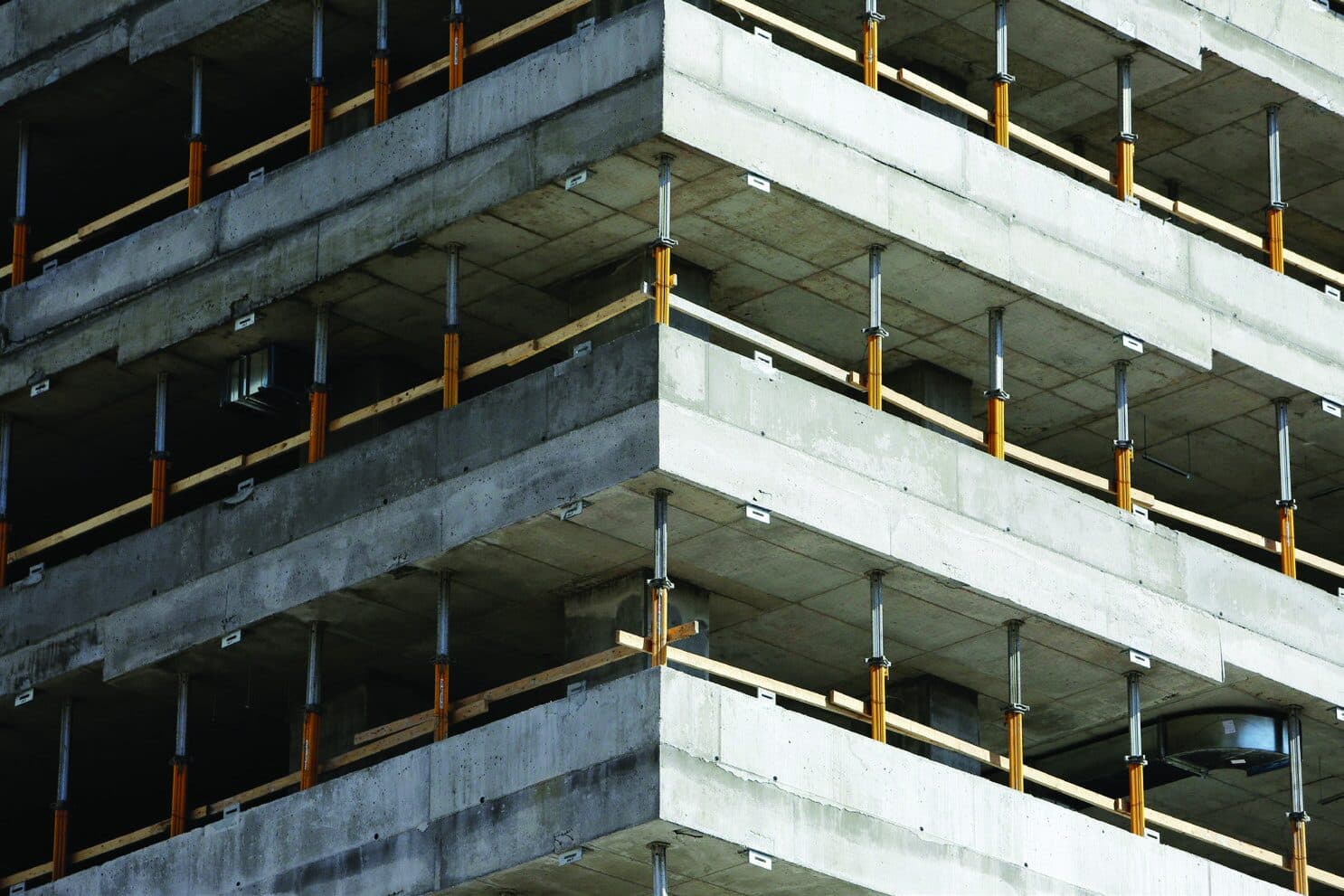 Struttura in cemento armato di un edificio in costruzione realizzato da Luca Squad